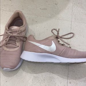 Nike Tanjun Running Shoes